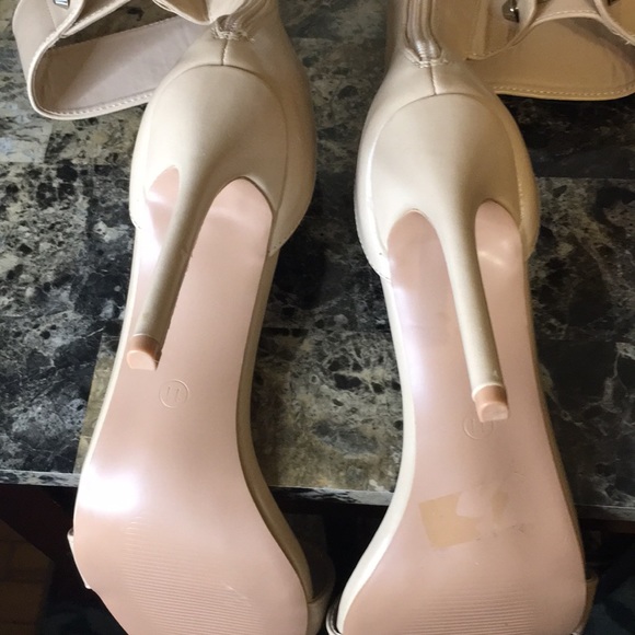 Nude Heels 👠👠 ( - Picture 3 of 3